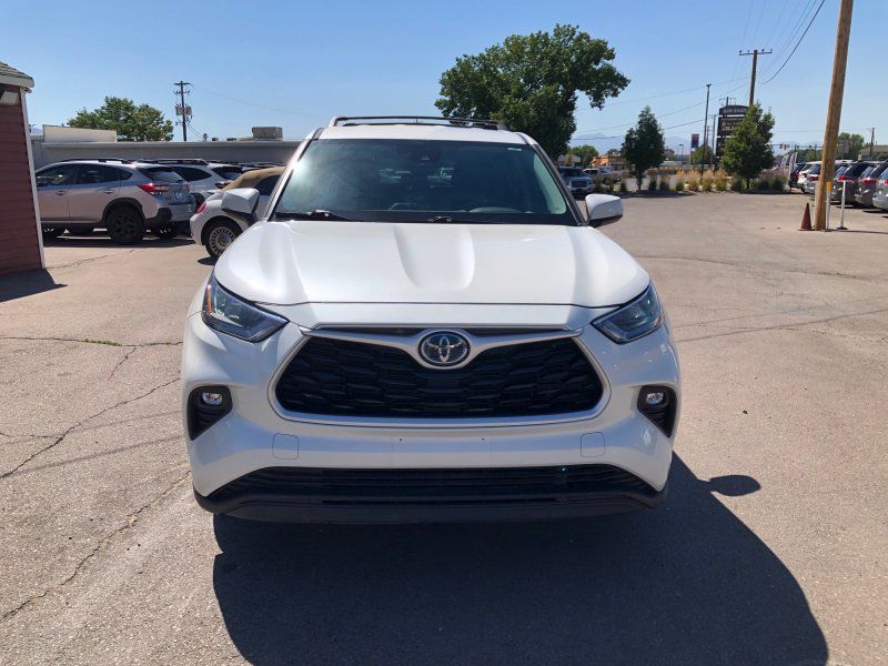 2020 Toyota Highlander Hybrid LE photo 18