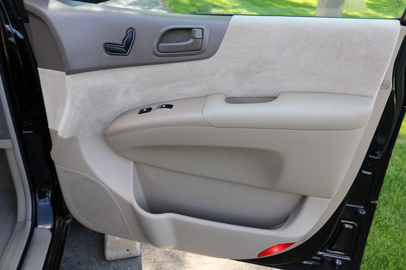 2006 Kia Sedona EX | Victory Motors of Colorado