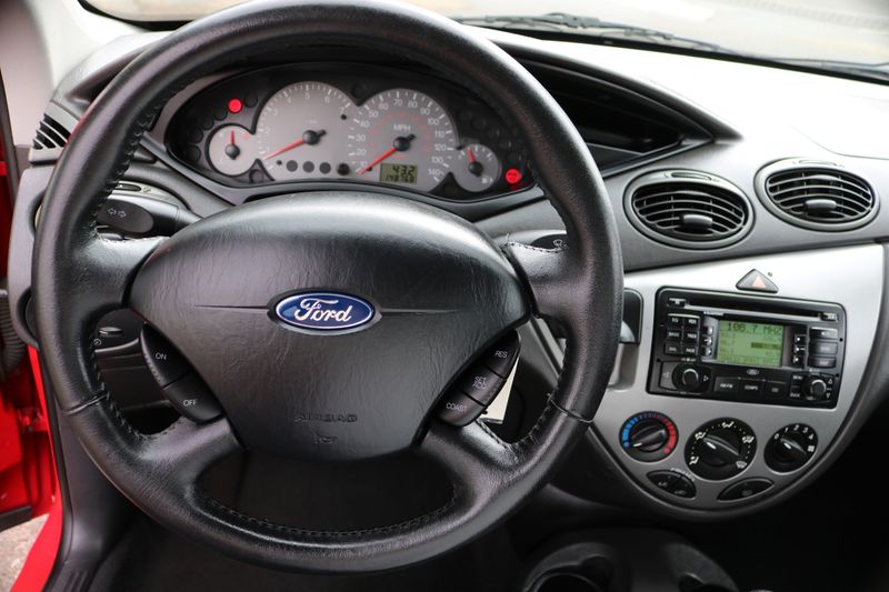 彩様確認ページ 2003 Ford Focus ZX3 | Victory Motors of Colorado