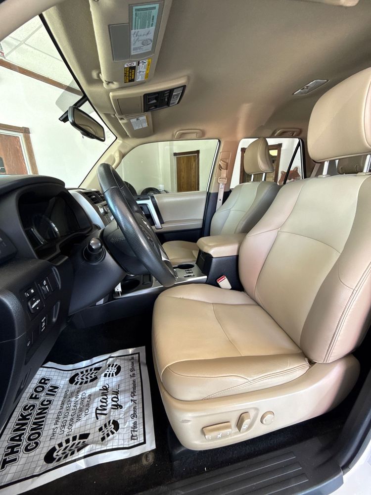 2017 Toyota 4Runner SR5 photo 16