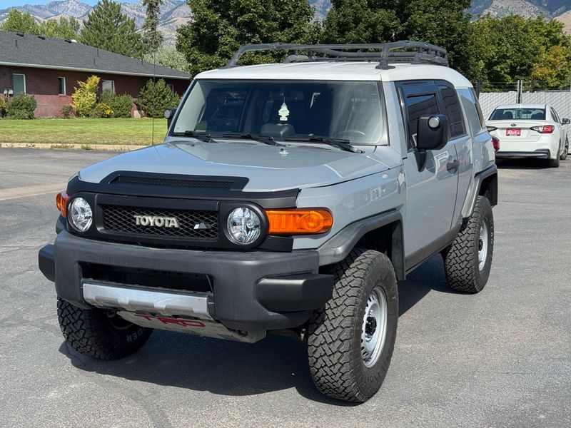 2014 Toyota FJ Cruiser, photo 1 of 14