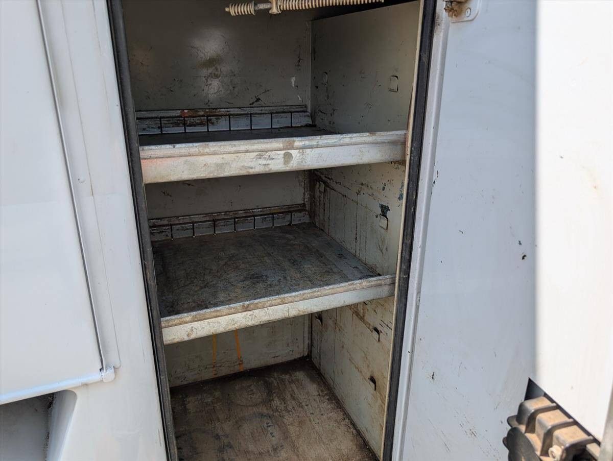 2011 Ford F-550 Super Duty 42