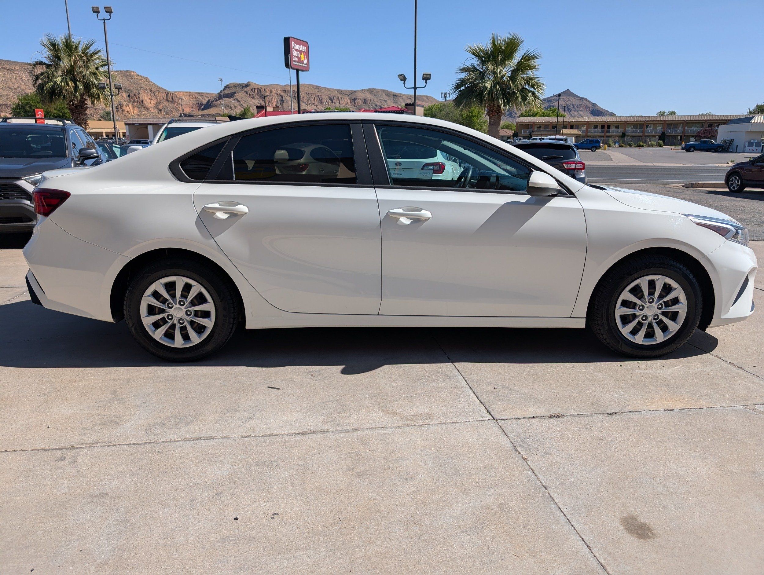 2023 Kia Forte LX - Photo 5