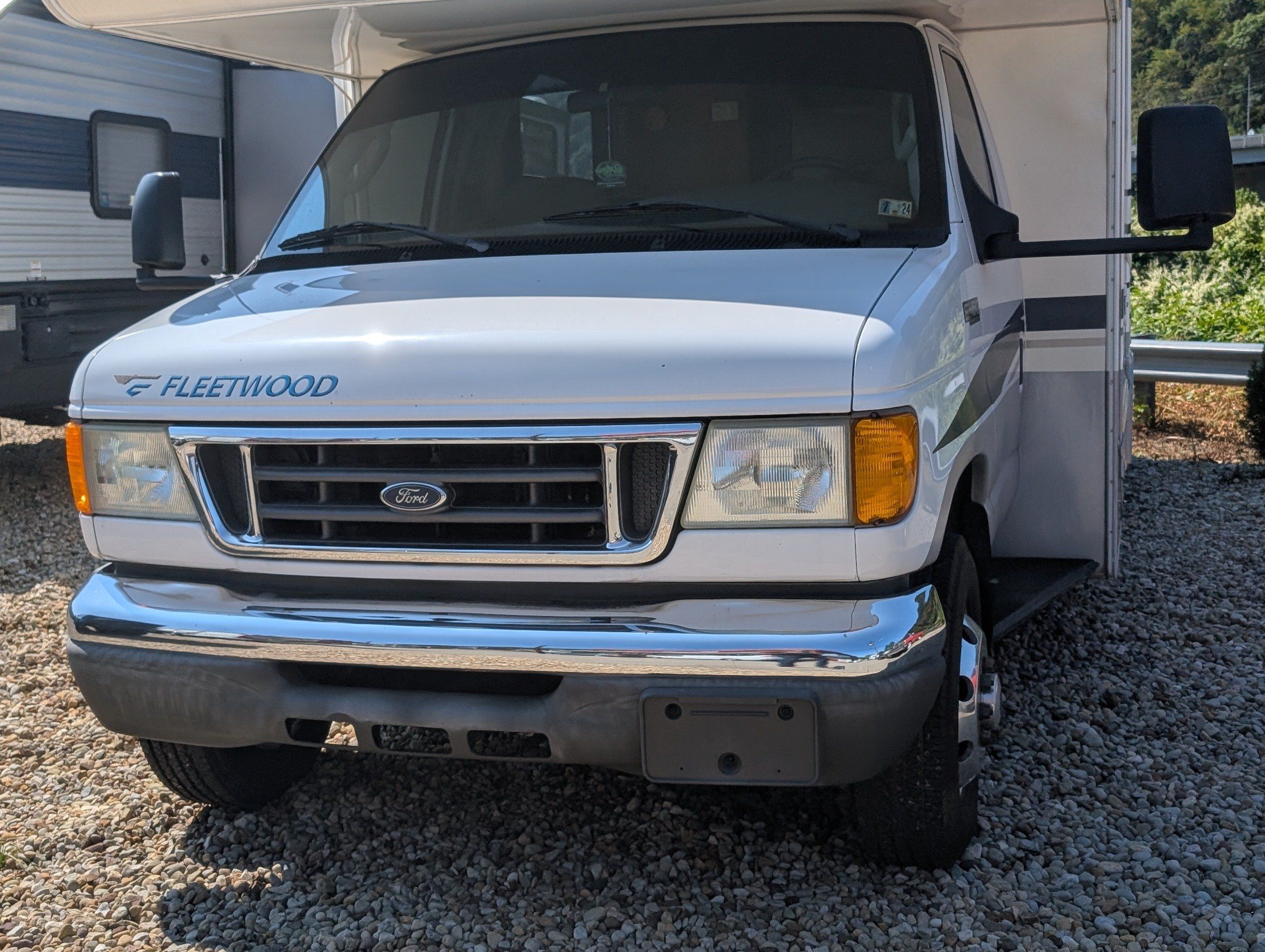 2004 Ford E-450 photo 13