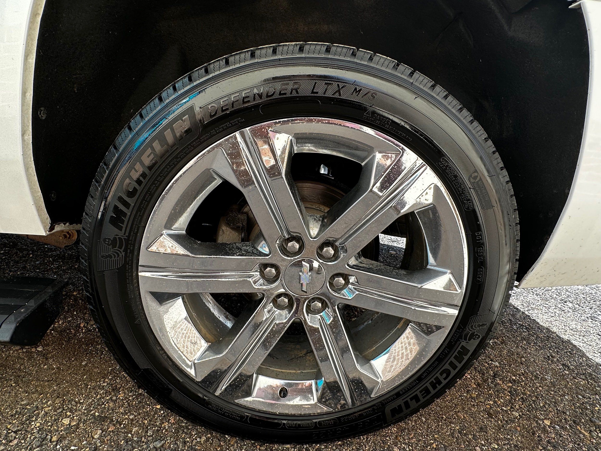 2016 Chevrolet Suburban LTZ photo 23