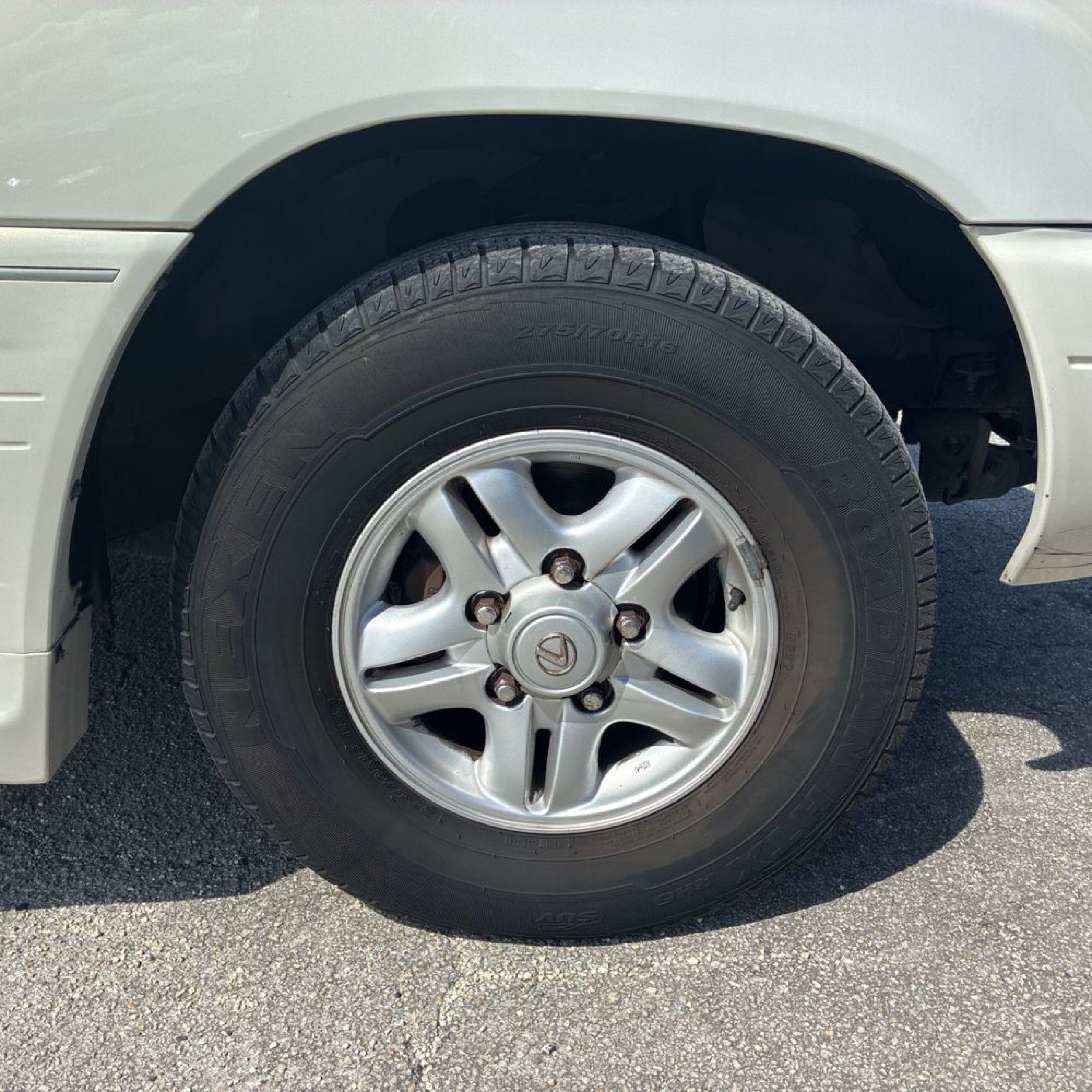 2000 Lexus LX 470 photo 6
