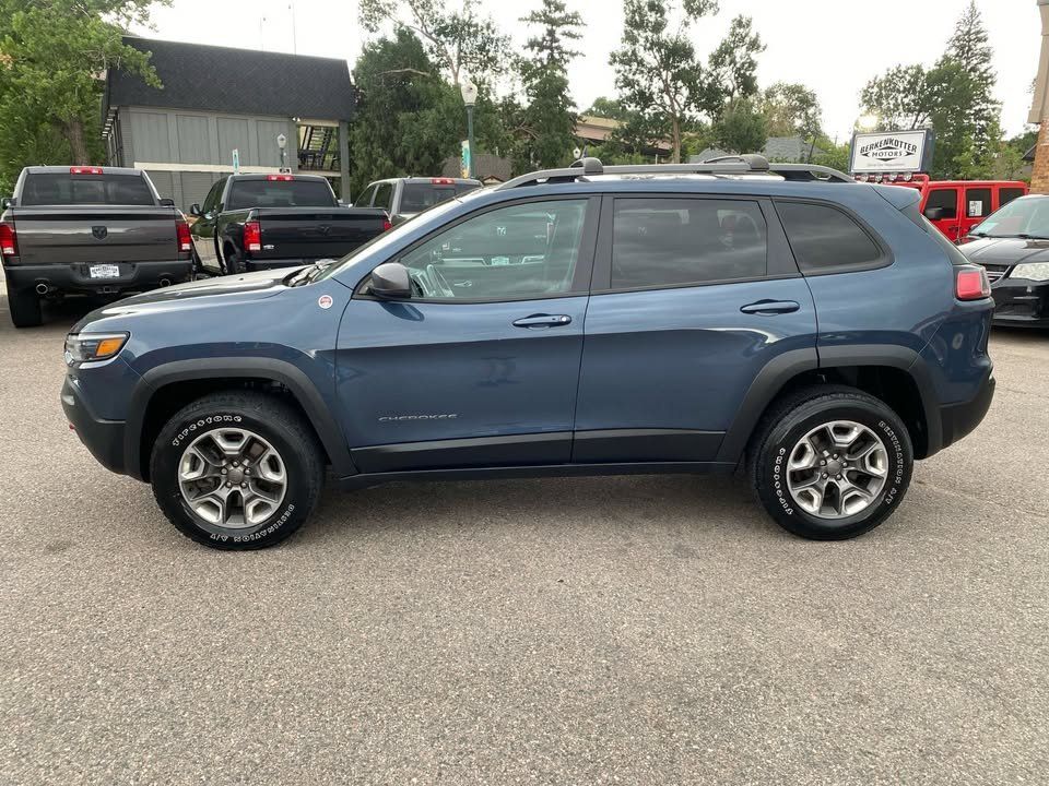 View vehicle photo 4