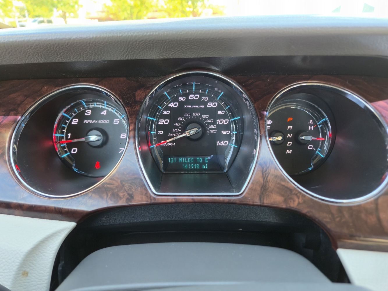 2011 Ford Taurus SEL photo 16