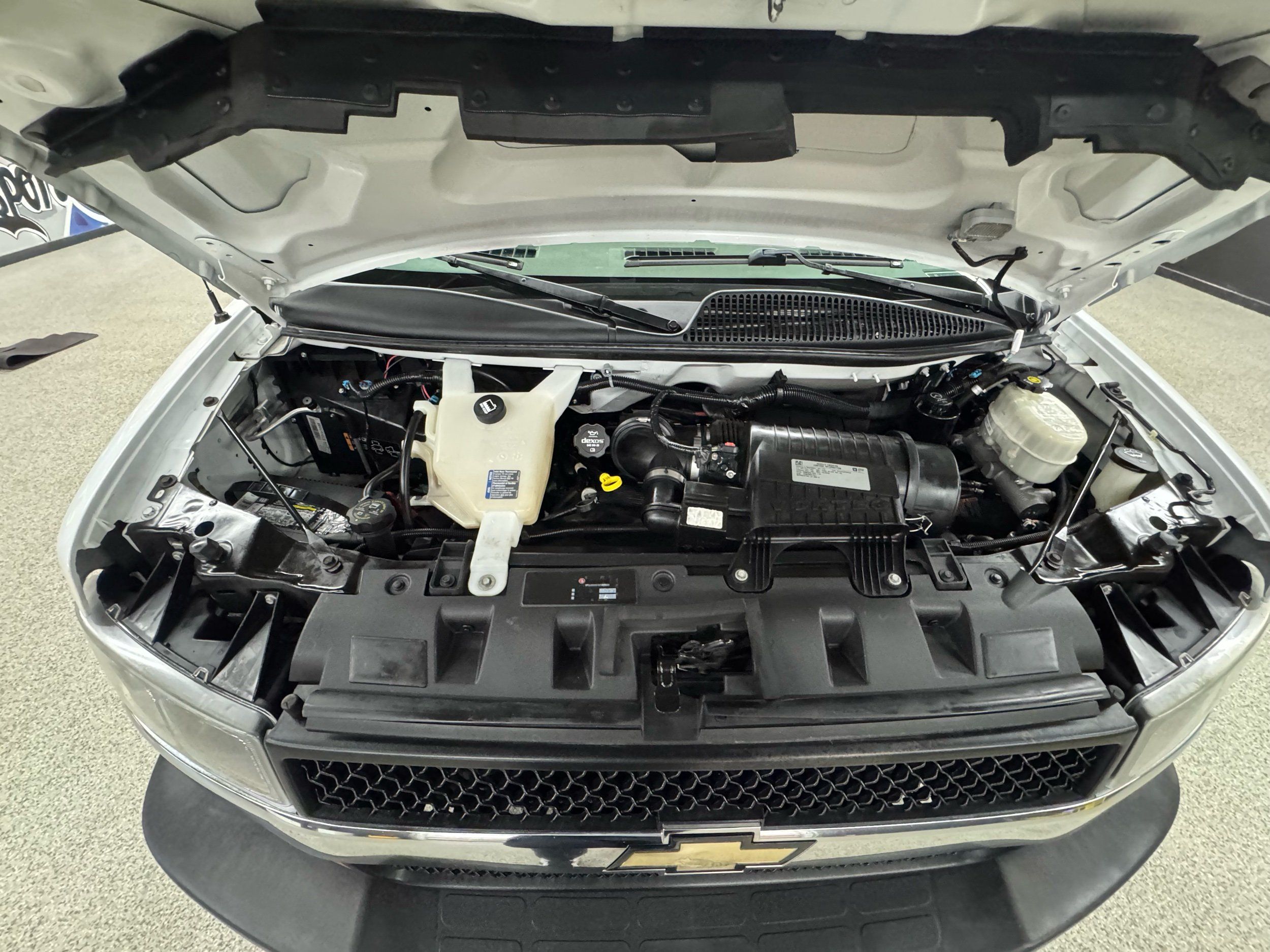 2017 Chevrolet Express Passenger LS - Photo 28