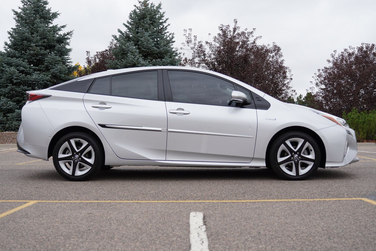 2018 Toyota Prius Four Touring photo 2