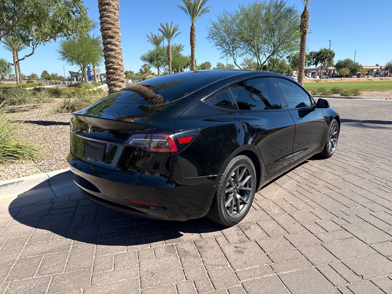 2021 Tesla Model 3 Standard Range Plus photo 3