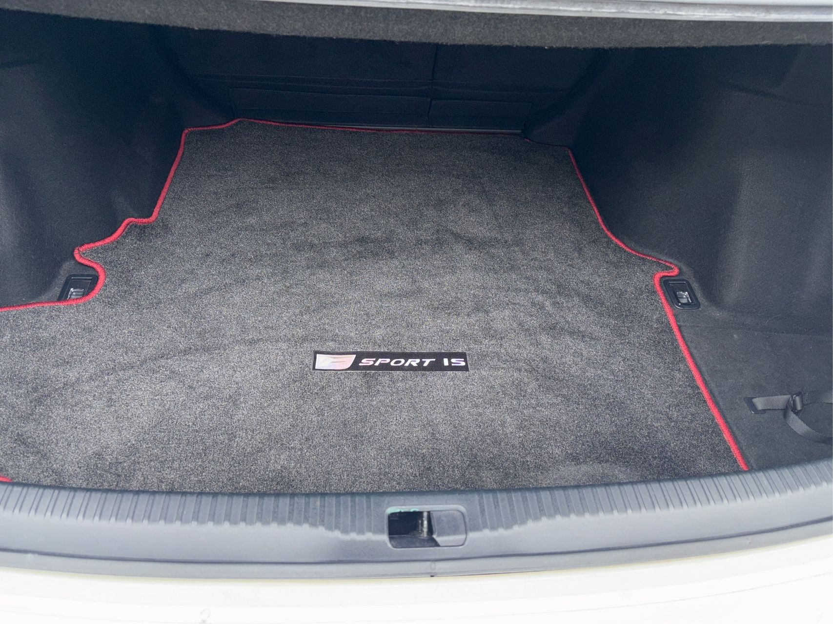 Lexus IS photo 13