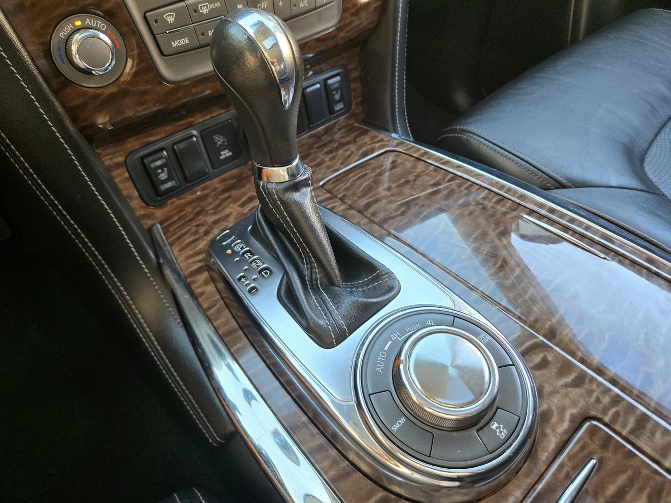 2018 Nissan Armada SL photo 32