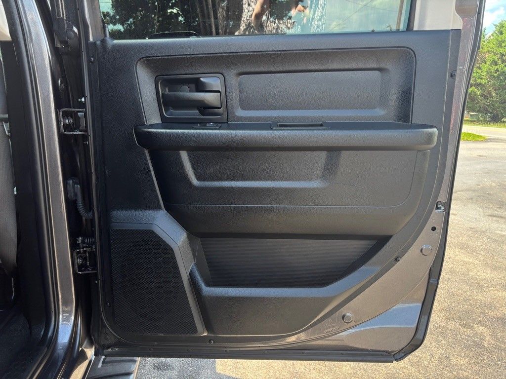 2017 Ram 2500 ST Tradesman photo 22