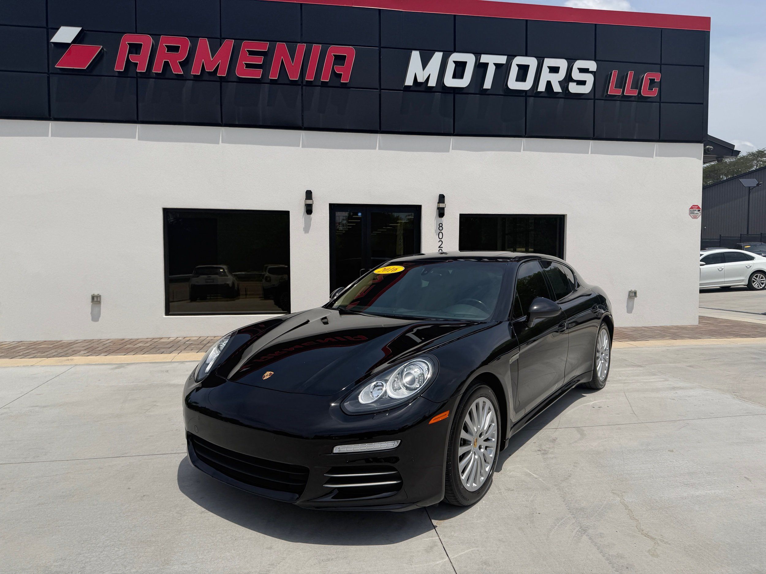 2016 Porsche Panamera 4 Edition's photo