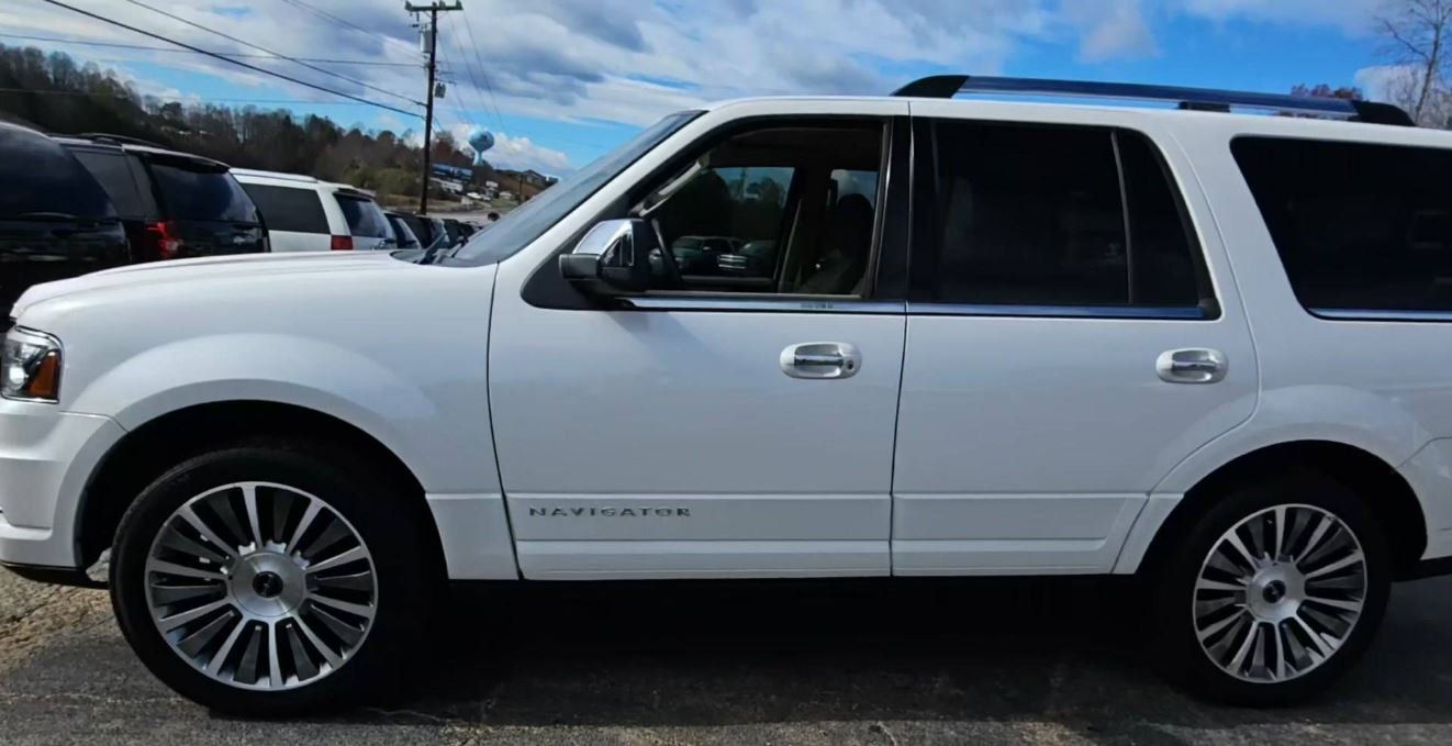 2016 Lincoln Navigator Reserve photo 9