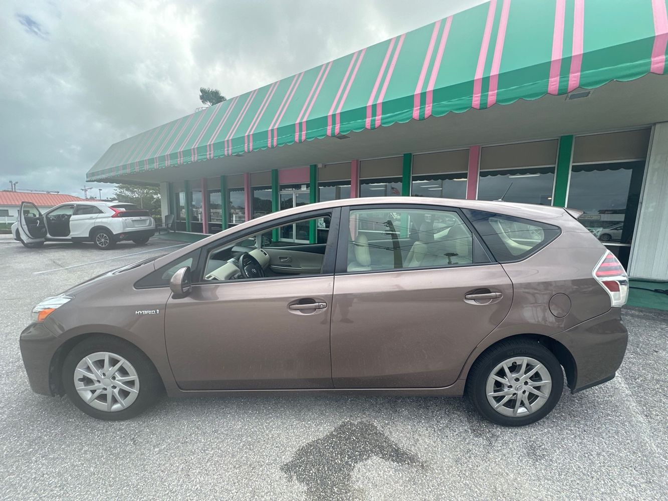 2017 Toyota Prius V Three photo 3