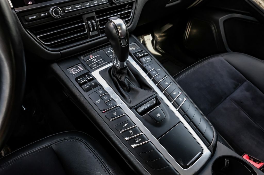 2021 Porsche Macan S - Photo 24