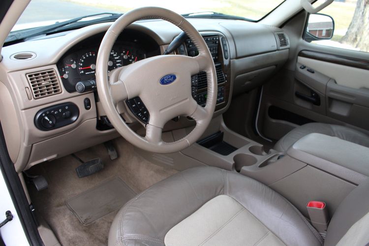 2004 Ford Explorer Eddie Bauer | Victory Motors of Colorado