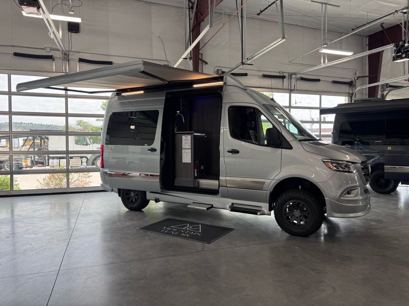 2027 Grech RV Turismo-ion Tour AWD High Tech Silver