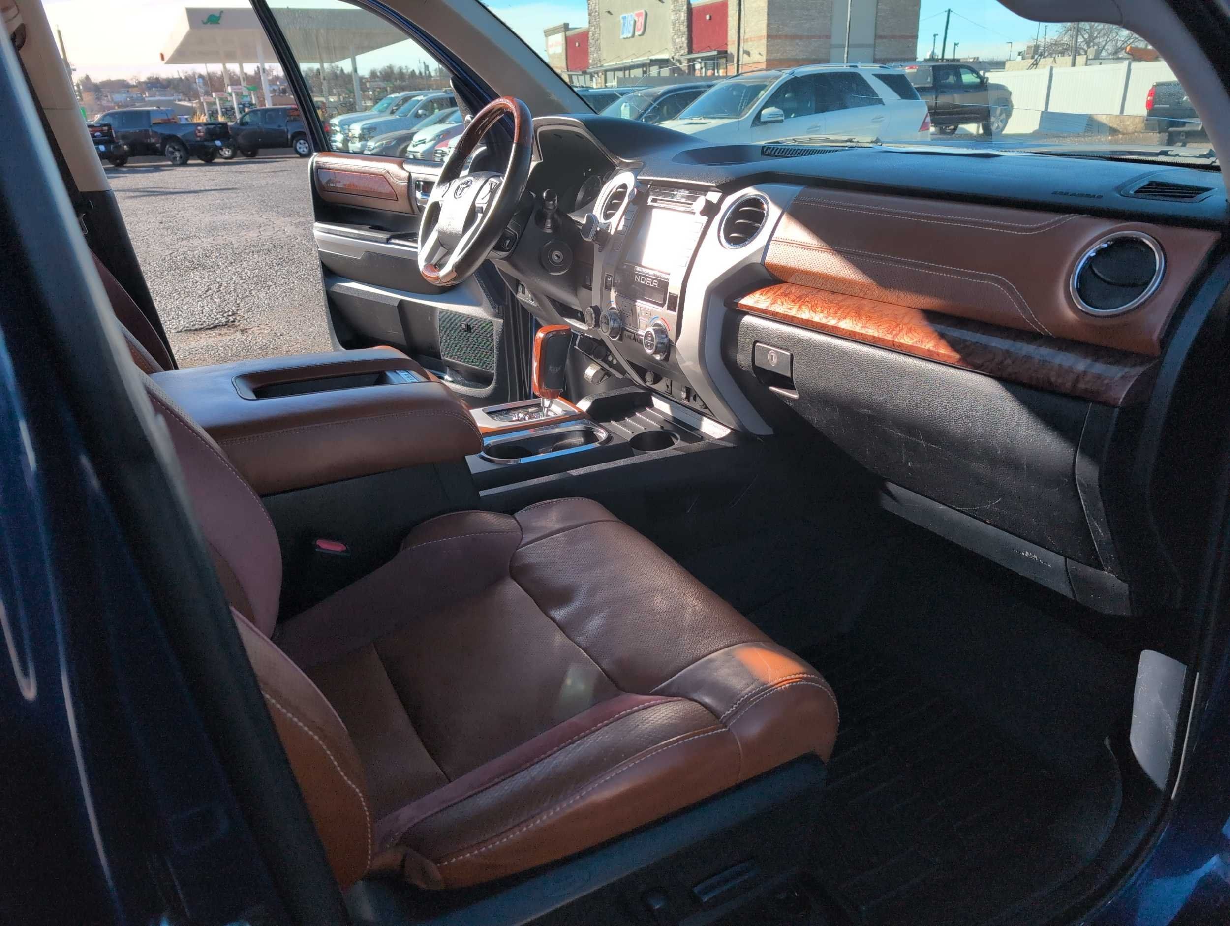 2015 Toyota Tundra Platinum Grade photo 4