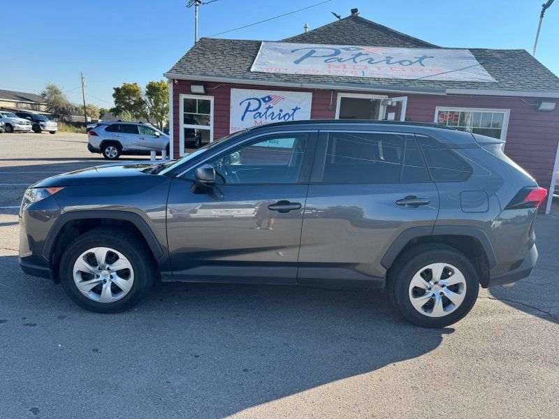 2021 Toyota RAV4 LE photo 2