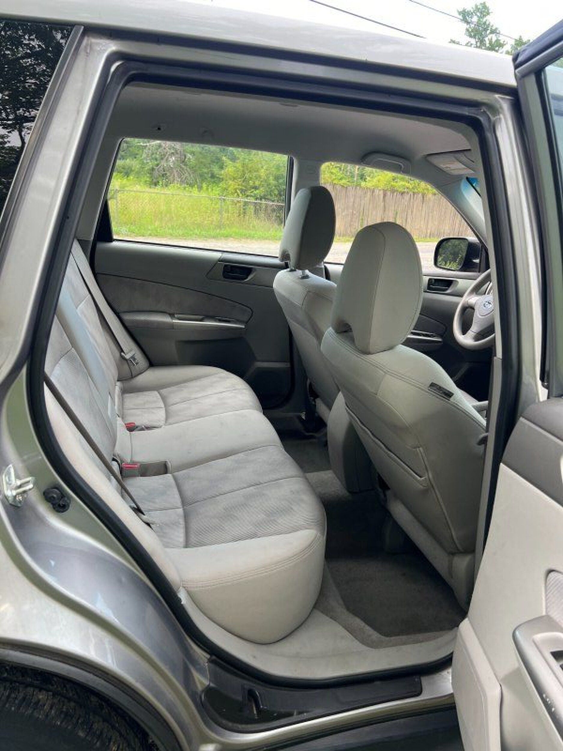 2010 Subaru Forester X - Photo 12