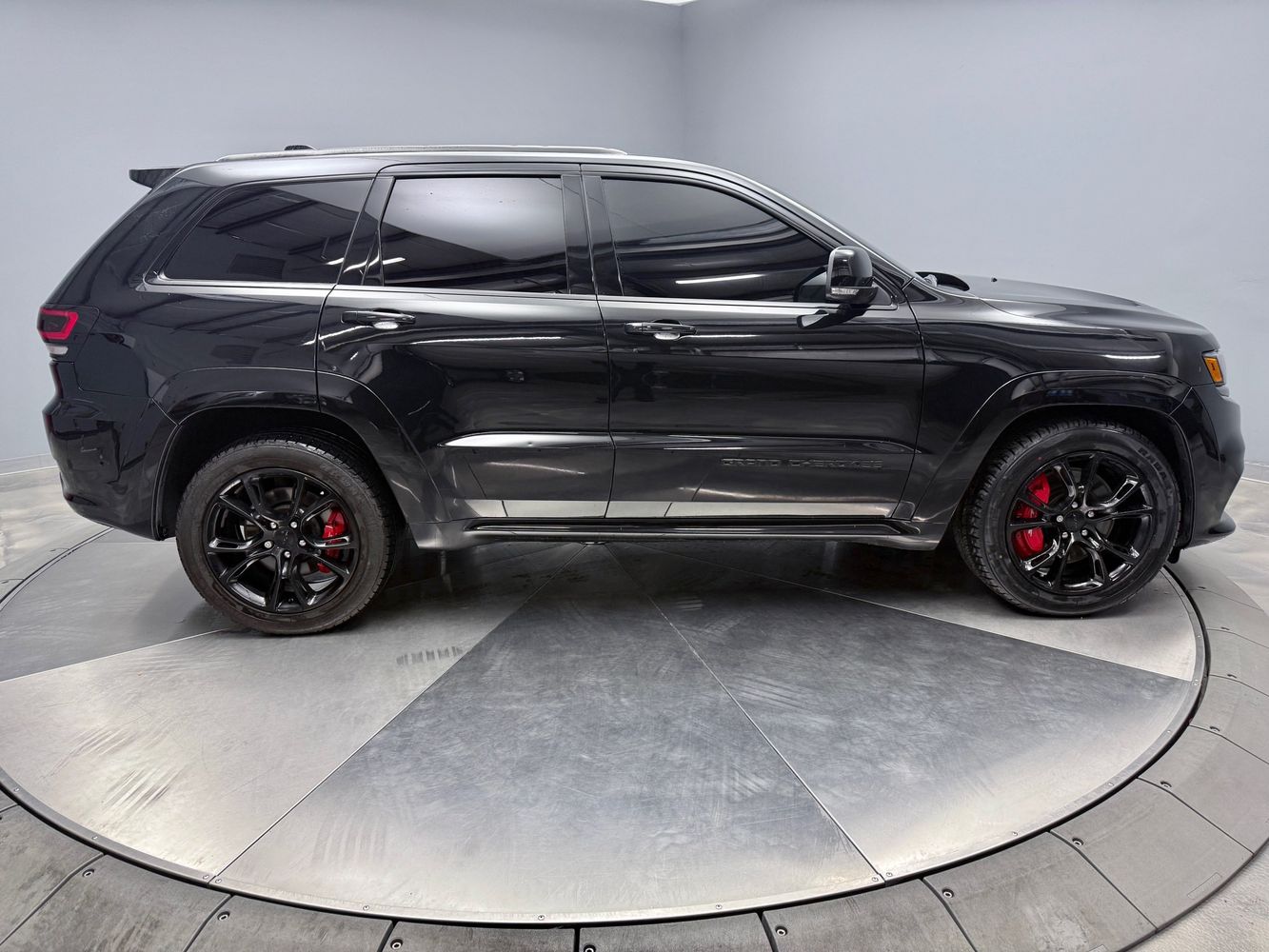 2021 Jeep Grand Cherokee SRT8 photo 3