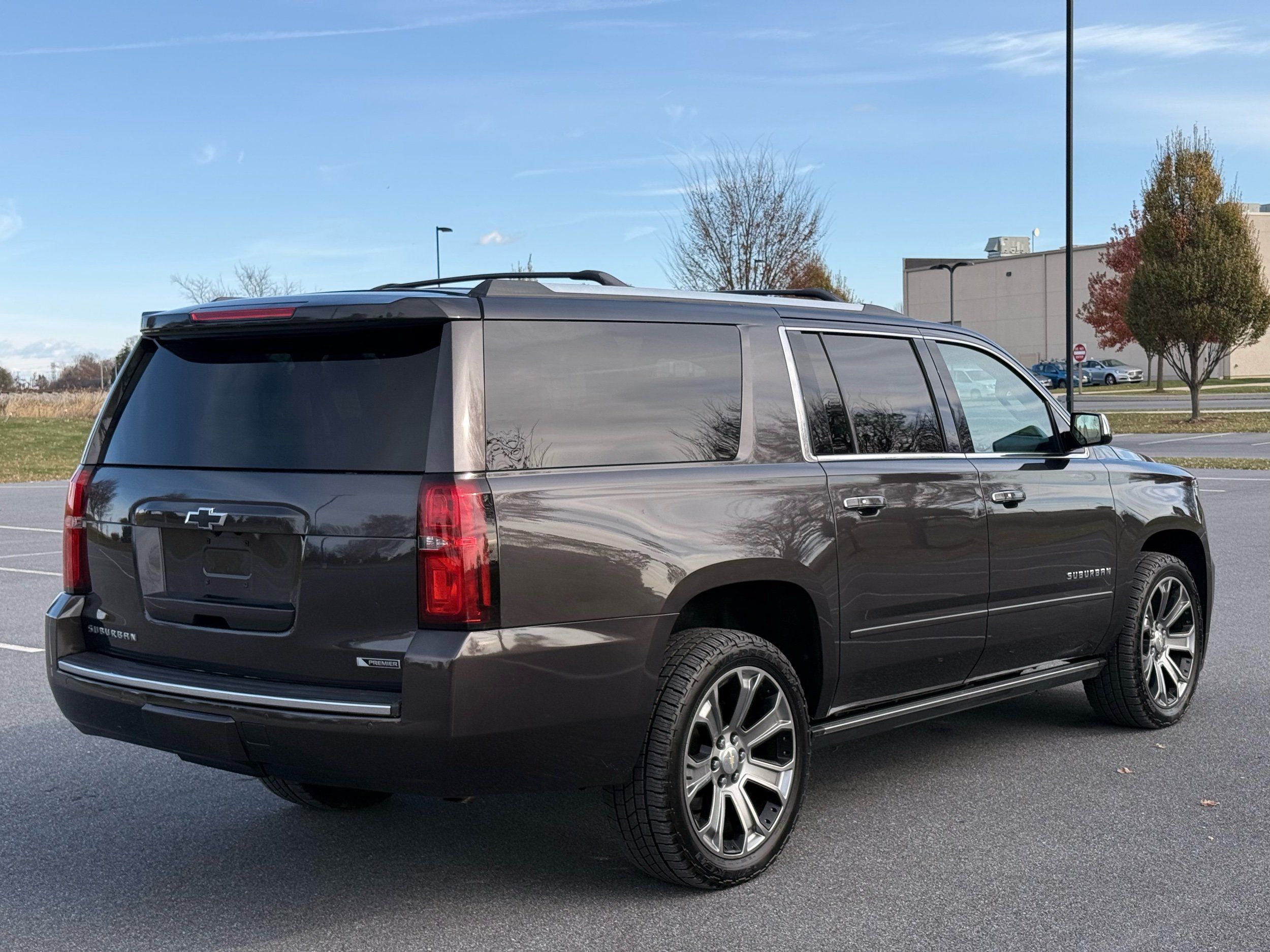 2018 Chevrolet Suburban Premier photo 3