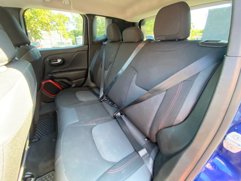 2017 Jeep Renegade Trailhawk photo 16