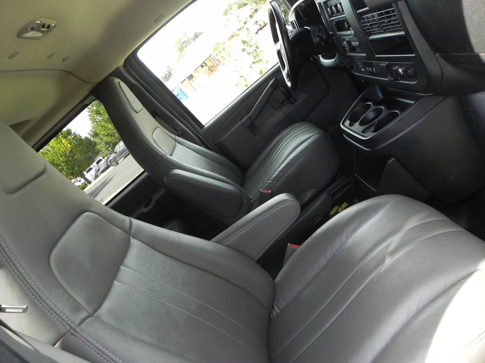 2017 Chevrolet Express LS 3500 photo 13