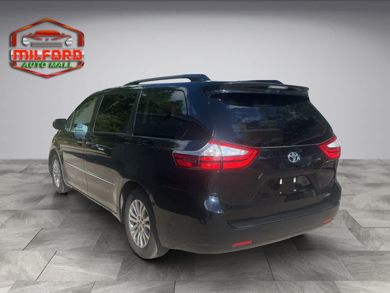 2017 Toyota Sienna XLE Premium photo 5