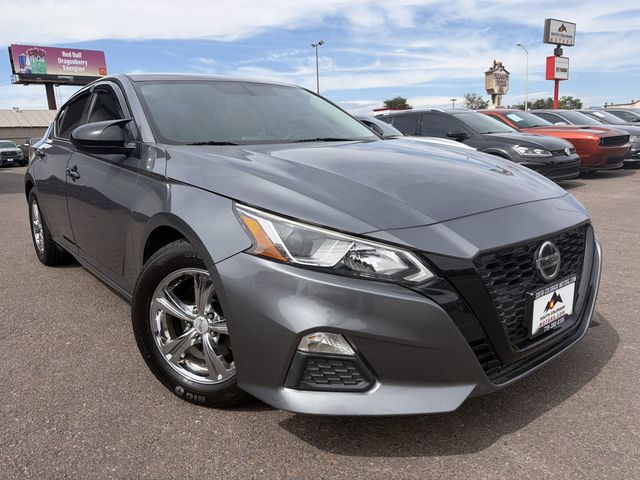Gray 2020 Nissan Altima Sedan Front-Wheel Drive Continuously Variable Transmission