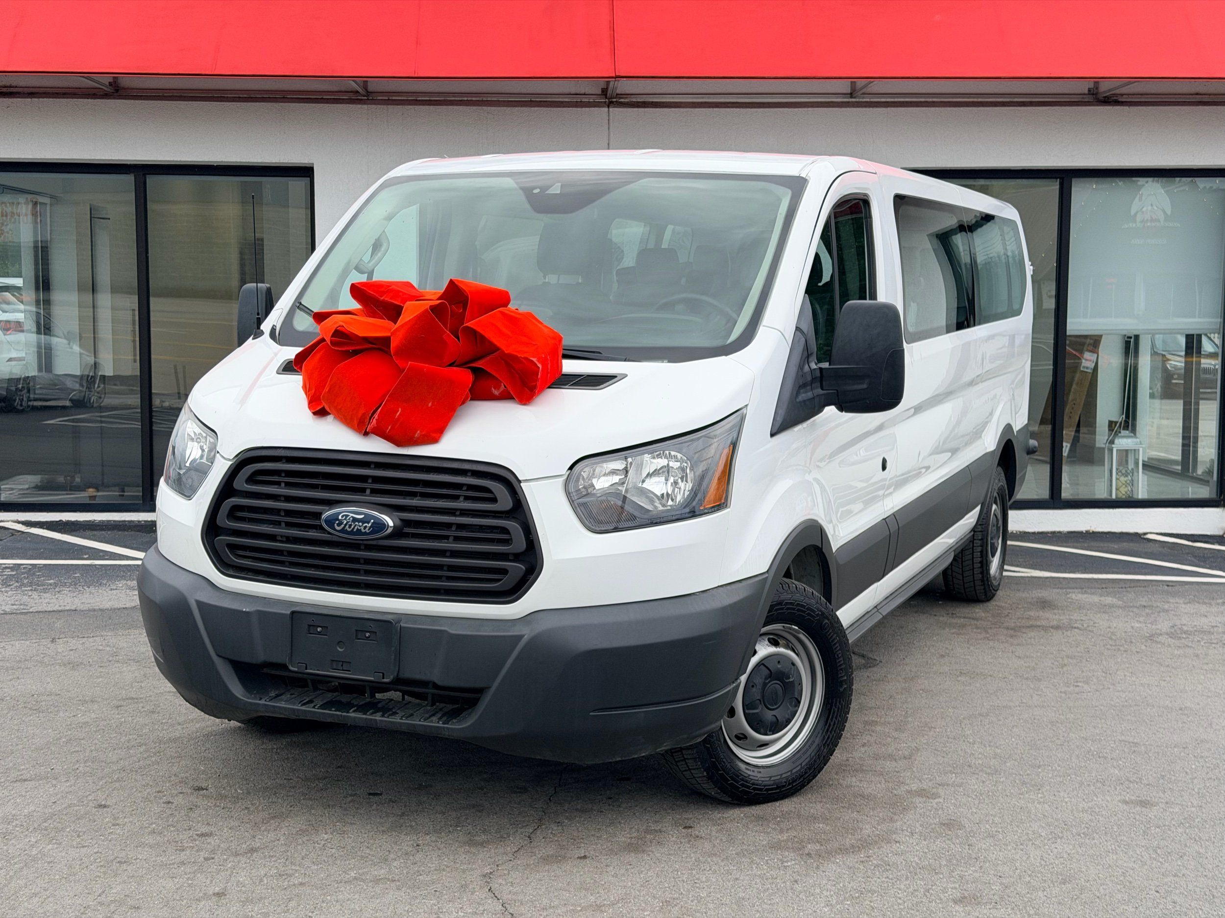 2018 Ford Transit 350 XL Wagon Low Roof Sliding Pass. 148's photo