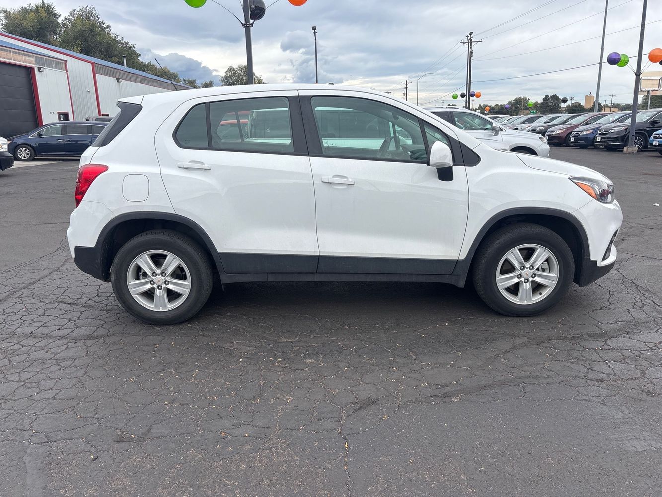 2017 Chevrolet Trax LS photo 2