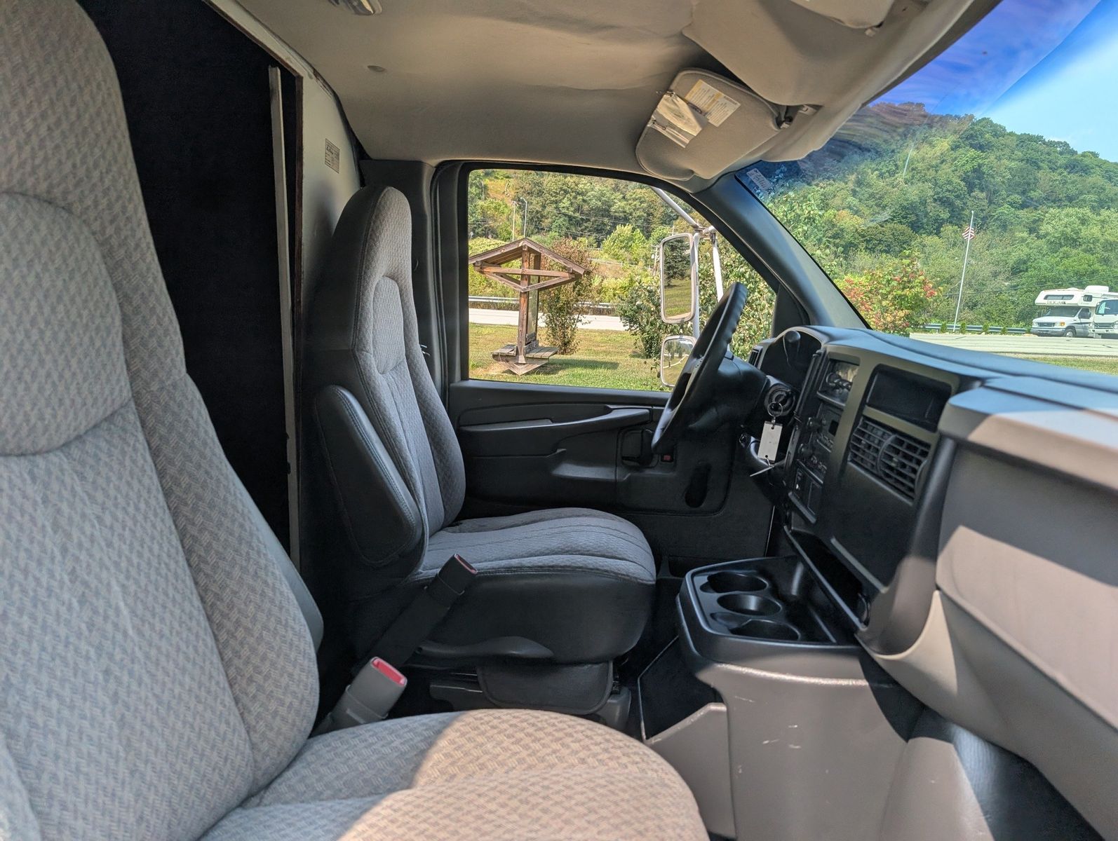 2004 Chevrolet Express Cutaway 21