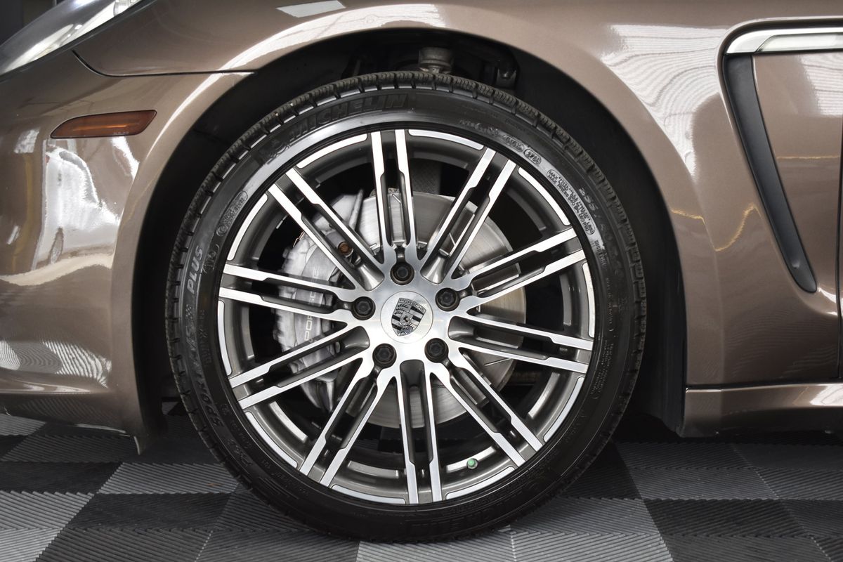 2015 Porsche Panamera 4