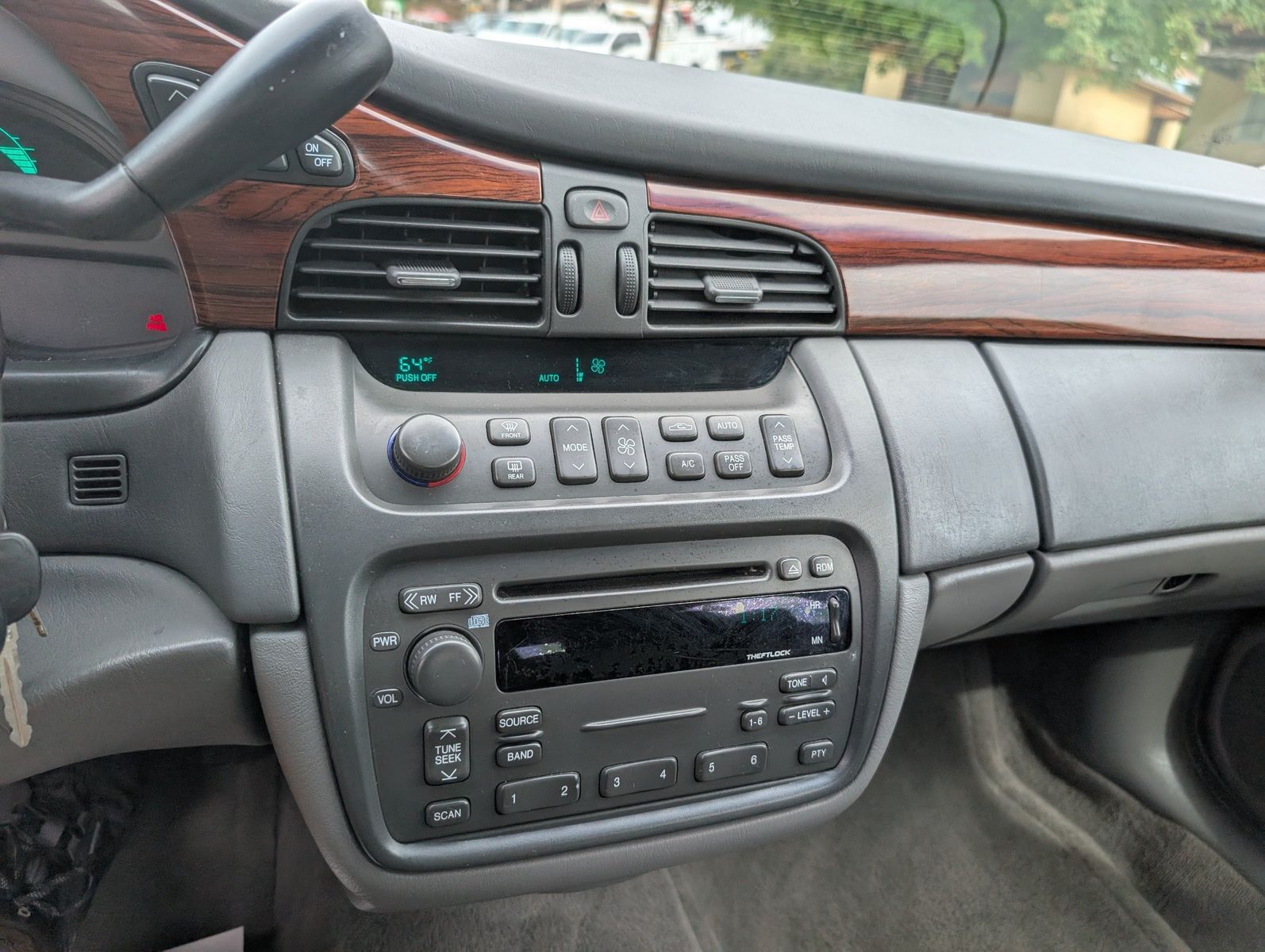 2005 Cadillac DeVille 94