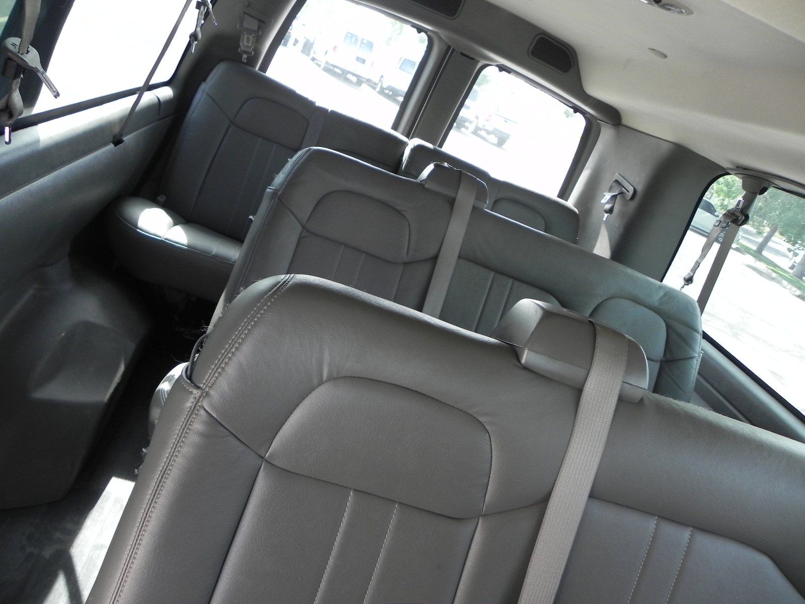 2017 Chevrolet Express LS 3500 photo 15