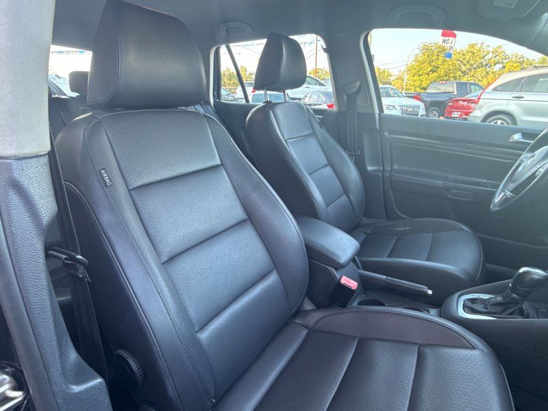 2012 Volkswagen Jetta SportWagen 2.5L SE photo 18