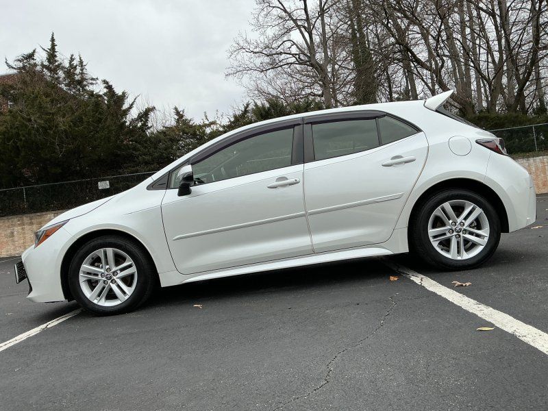 2022 Toyota Corolla Hatchback SE's photo