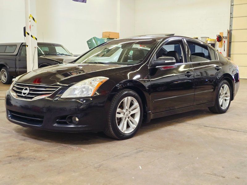 2010 Nissan Altima 3.5 SR CVT's photo