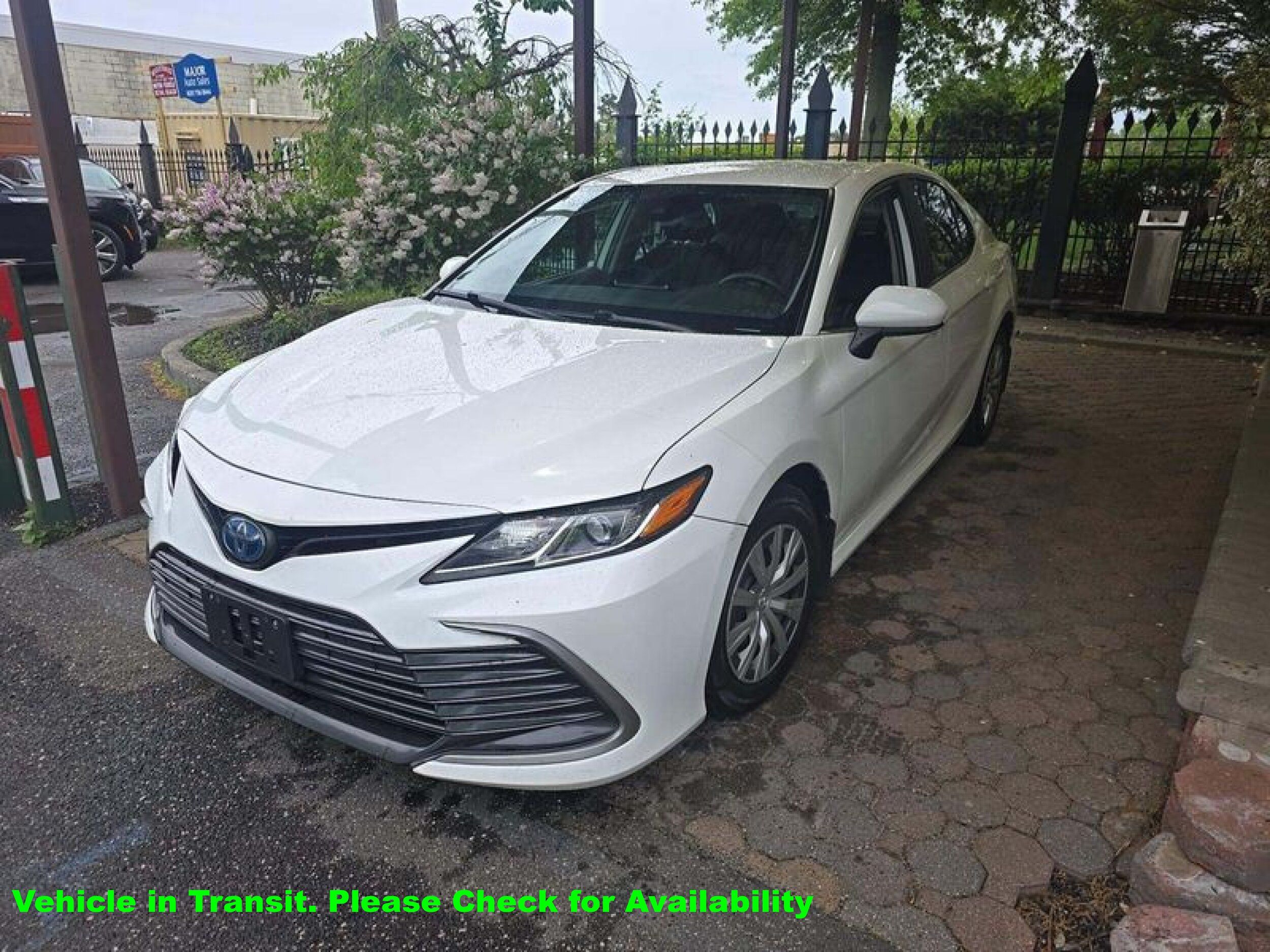 2022 Toyota Camry LE Hybrid's photo