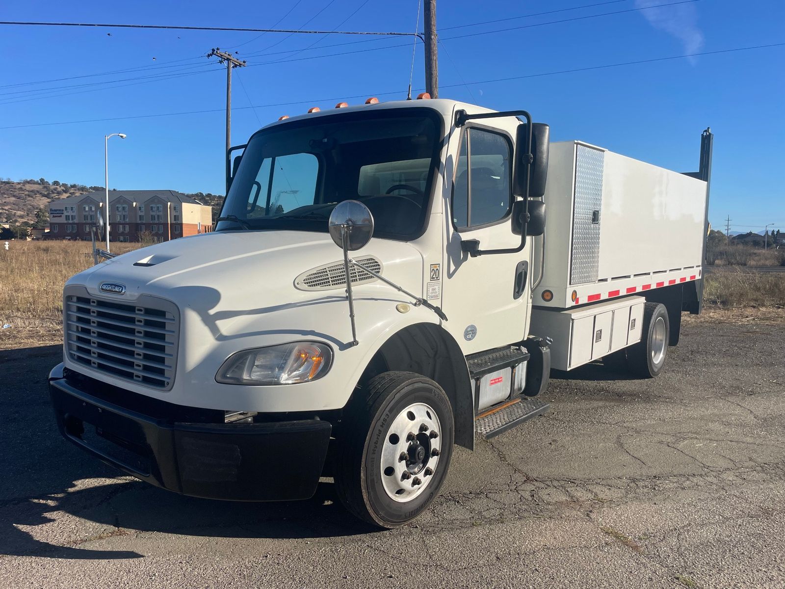 2015 Freightliner M2 106 