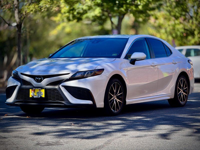 2024 Toyota Camry SE photo 3