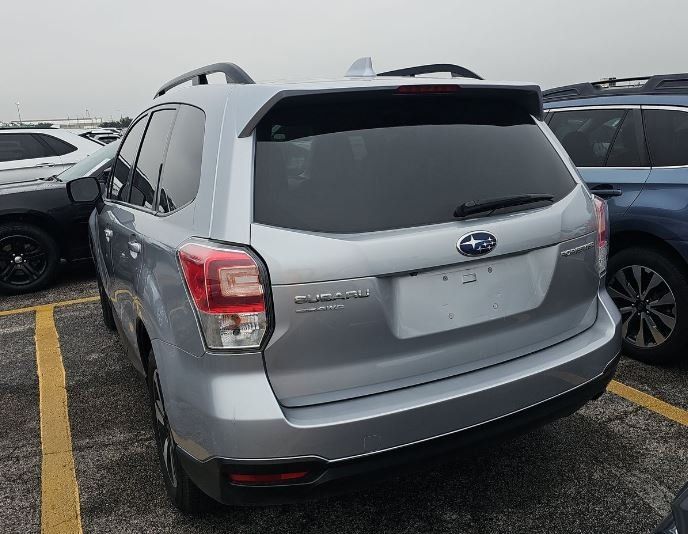 2018 Subaru Forester Premium photo 5