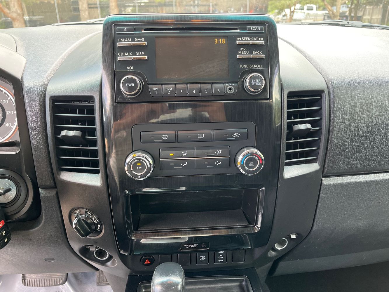 2014 Nissan Titan SV photo 13