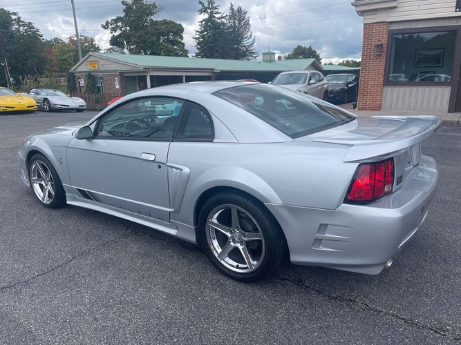 saleen mustang 2000