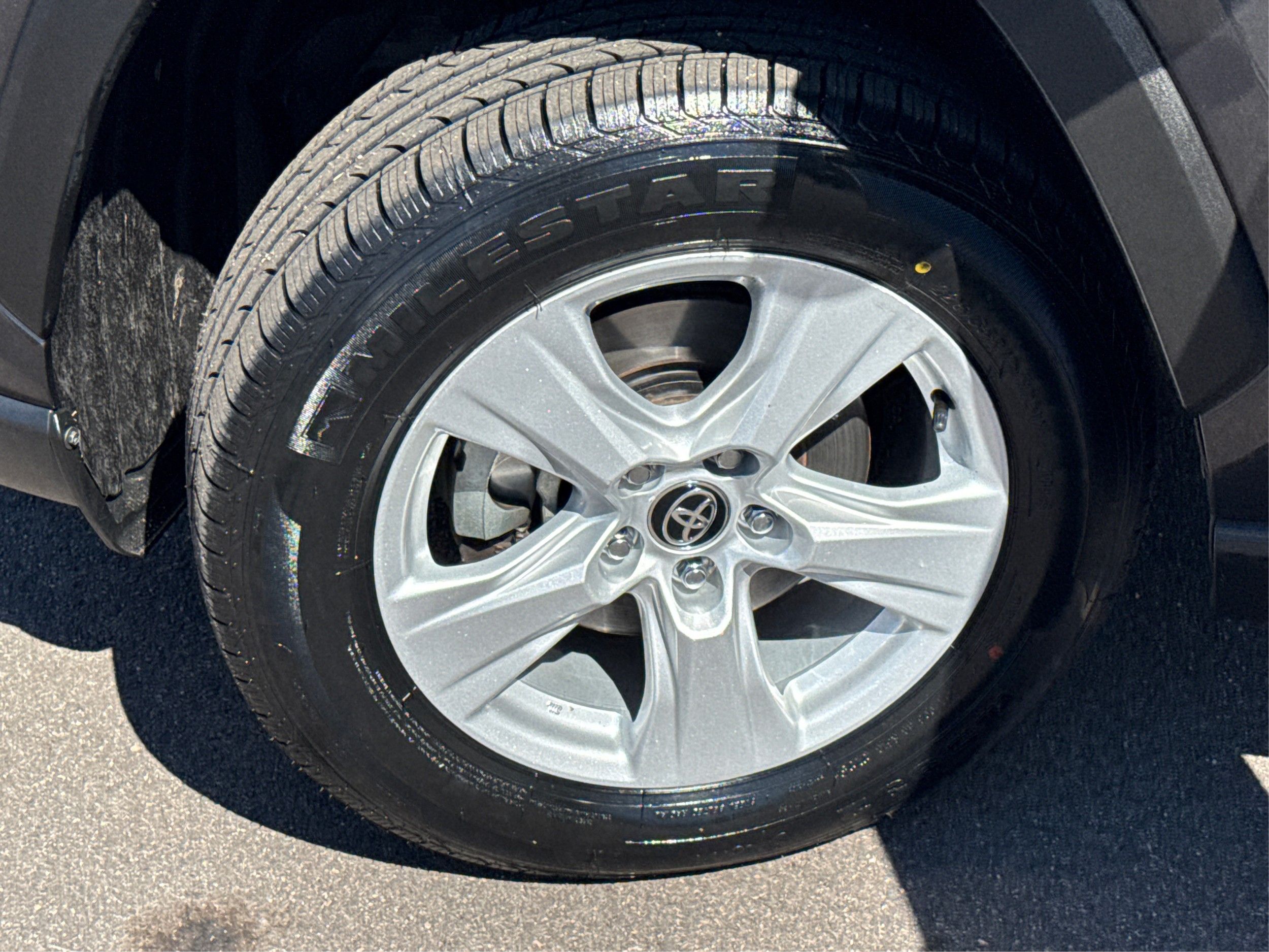2020 Toyota RAV4 XLE photo 30