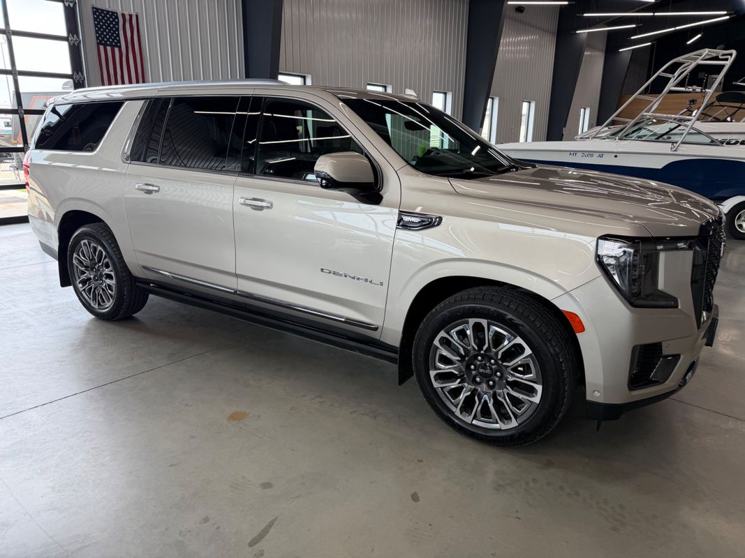 2023 GMC Yukon Denali Ultimate AWD's photo